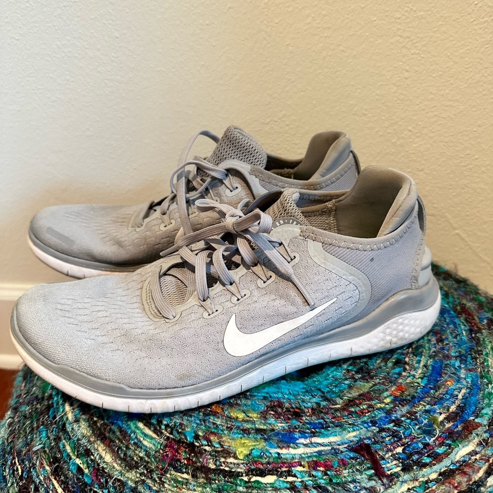 Women’s gray Nike shoes, size 10 - Picture 4 of 4